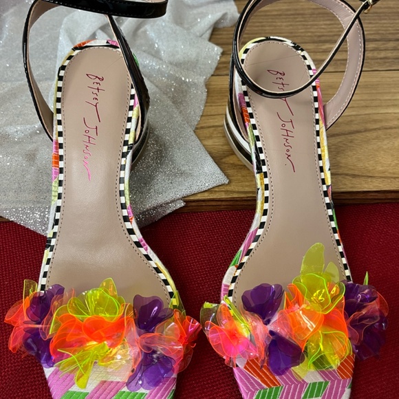 NEW Betsey Johnson Kove Multi Colored Opened toed heel size 8 - Picture 5 of 8